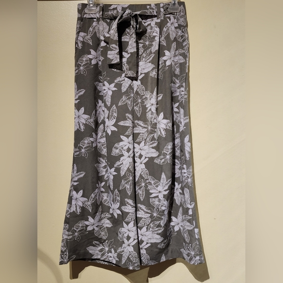 💙 EUC Floral Wide Leg Pants - Picture 2 of 7